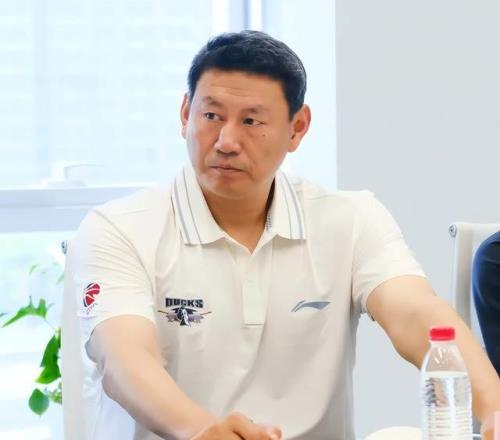 太阳鹈鹕激战，布克52分创佳绩老鹰公牛对决，谁将笑到最后