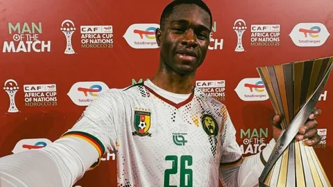 河南建業逆轉廣州富力，巴索戈點球貢獻制勝分，弋騰與托西奇遭紅牌，中超保級戰激烈拉鋸